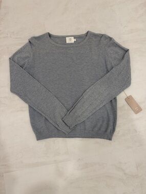 Uniqlo Women's Crew Neck Sweater in Heather Gray